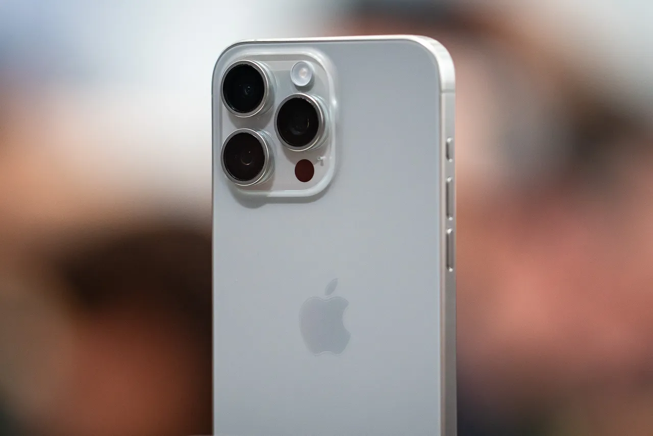 You are currently viewing iPhone 15 Pro Max – New 7-lens Camera!!! 5x Telephoto lens!